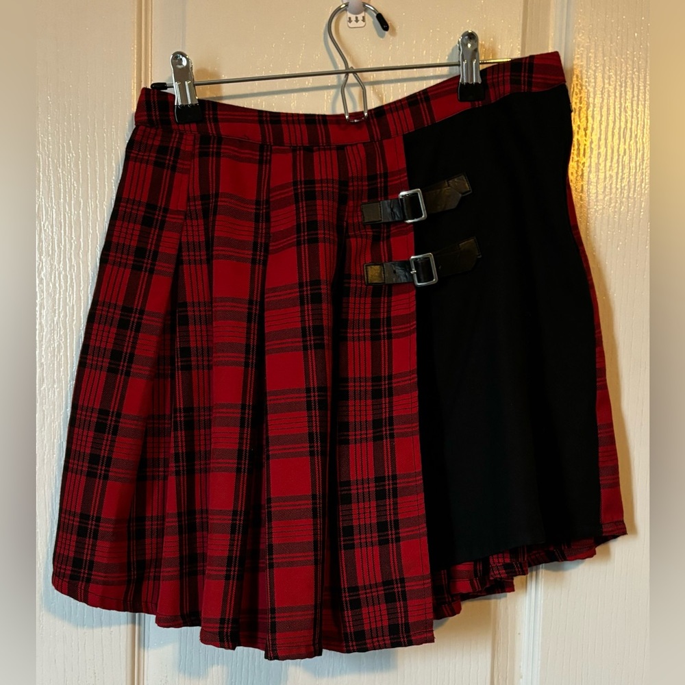 Hot topic skirt size medium